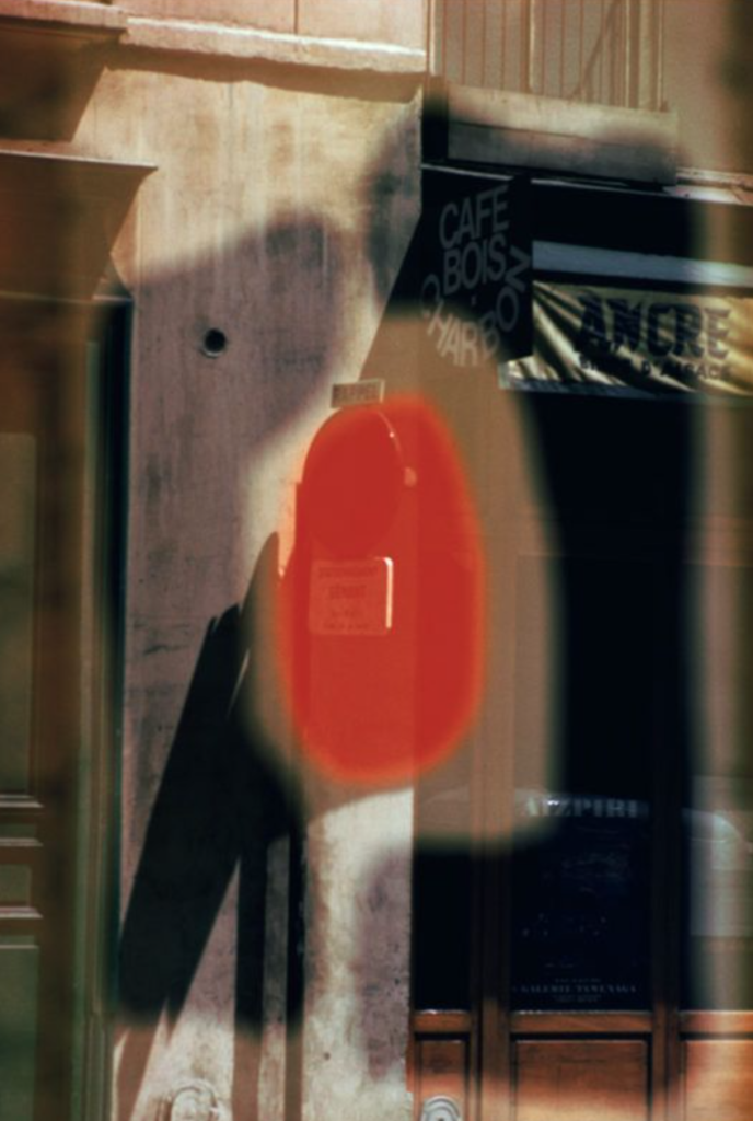 O Vermelho na Fotografia: Uma Expressão de Emoção e Intensidade 9 Captura de Tela 2025 04 27 as 22.55.16