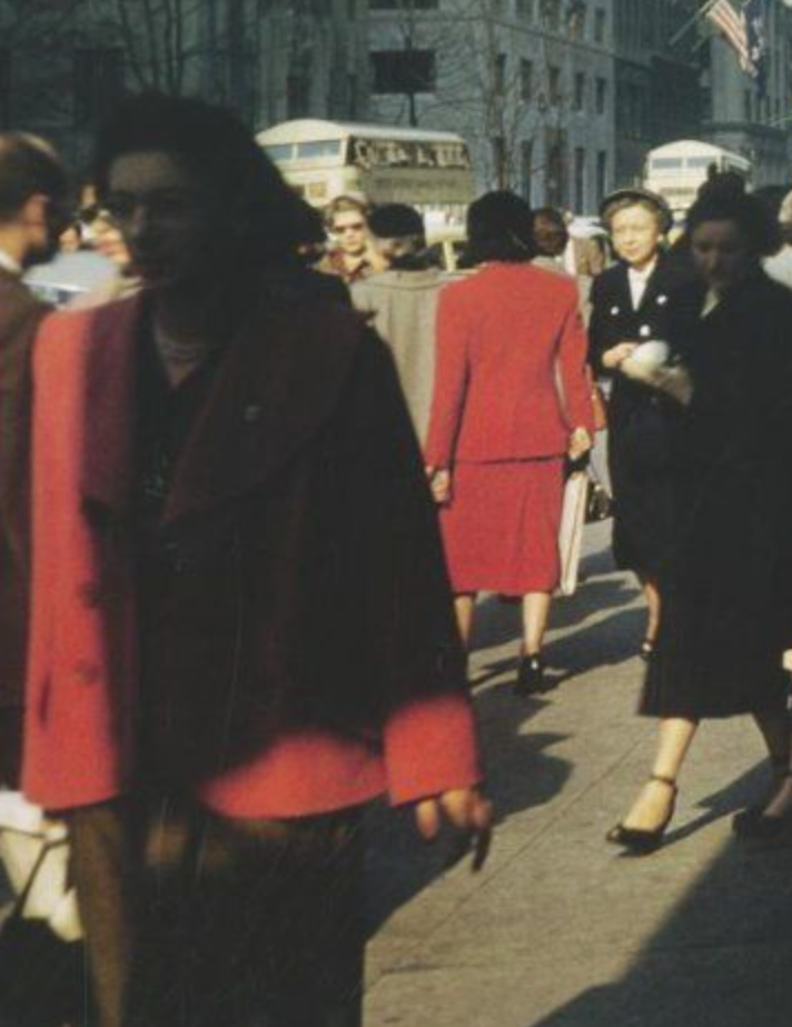 O Vermelho na Fotografia: Uma Expressão de Emoção e Intensidade 10 Captura de Tela 2025 04 27 as 22.55.59