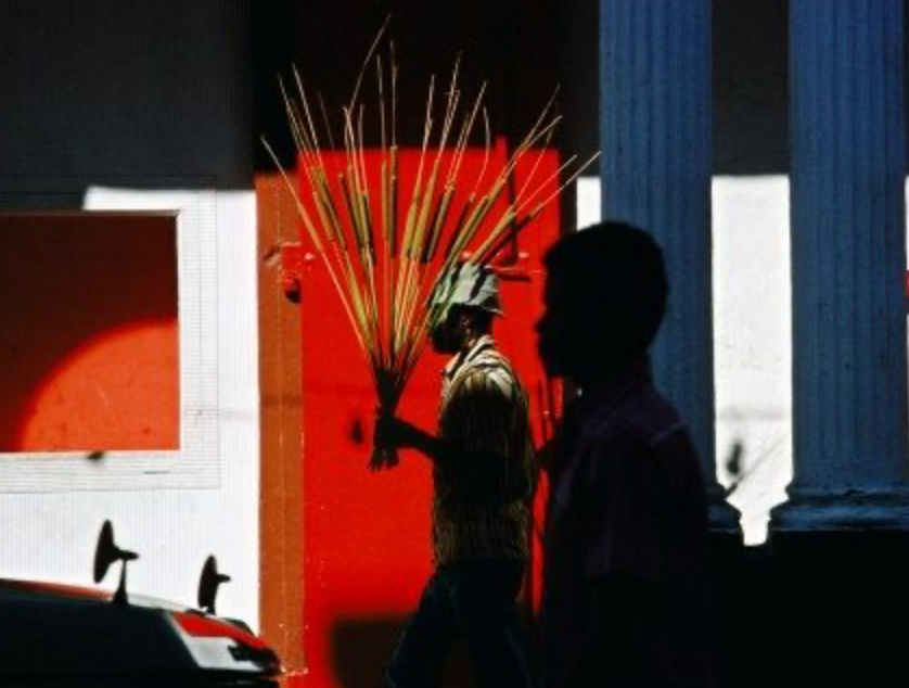 O Vermelho na Fotografia: Uma Expressão de Emoção e Intensidade 12 Captura de Tela 2025 04 27 as 22.58.55